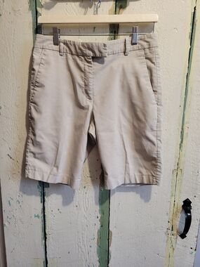 Women's Cream Bermuda Shorts - Tailored Mid-Rise Style